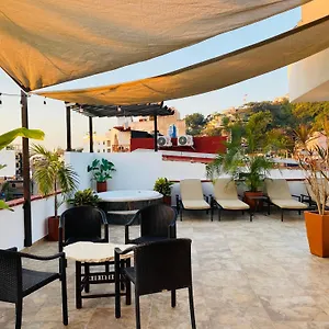 apartments-6-blocks-to-beach-roof-terrace-with-spa-tub-bbq.hotelspuertovallarta.org/